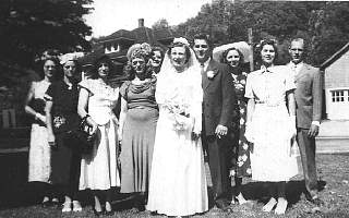 harold-gladys lacey wedding2-eva-clara-eda-vera-margaret-gladys-harold-x-mae-buddy.jpg